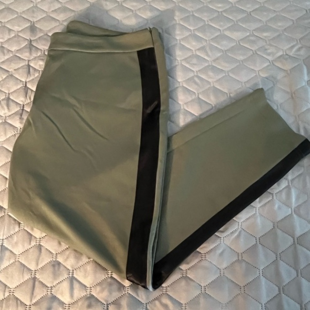 Hot in Hollywood Olive Black Stripe Cropped Pants size 16